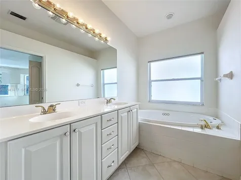 4874 Sabal Lake Sarasota FL 34238