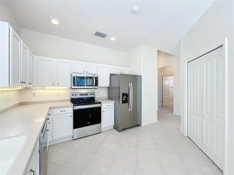 4874 Sabal Lake Sarasota FL 34238