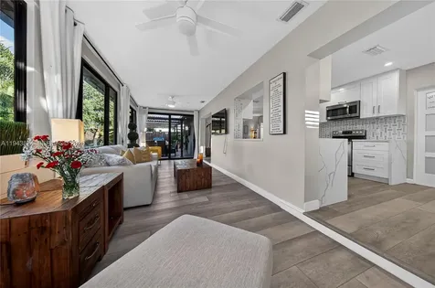 371 SE 3rd Street Pompano Beach FL 33060