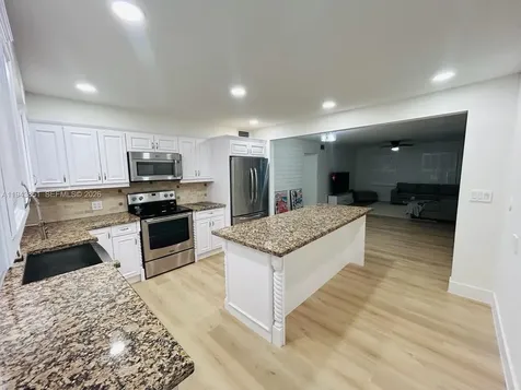 6330 SW 34th Street Miami FL 33155