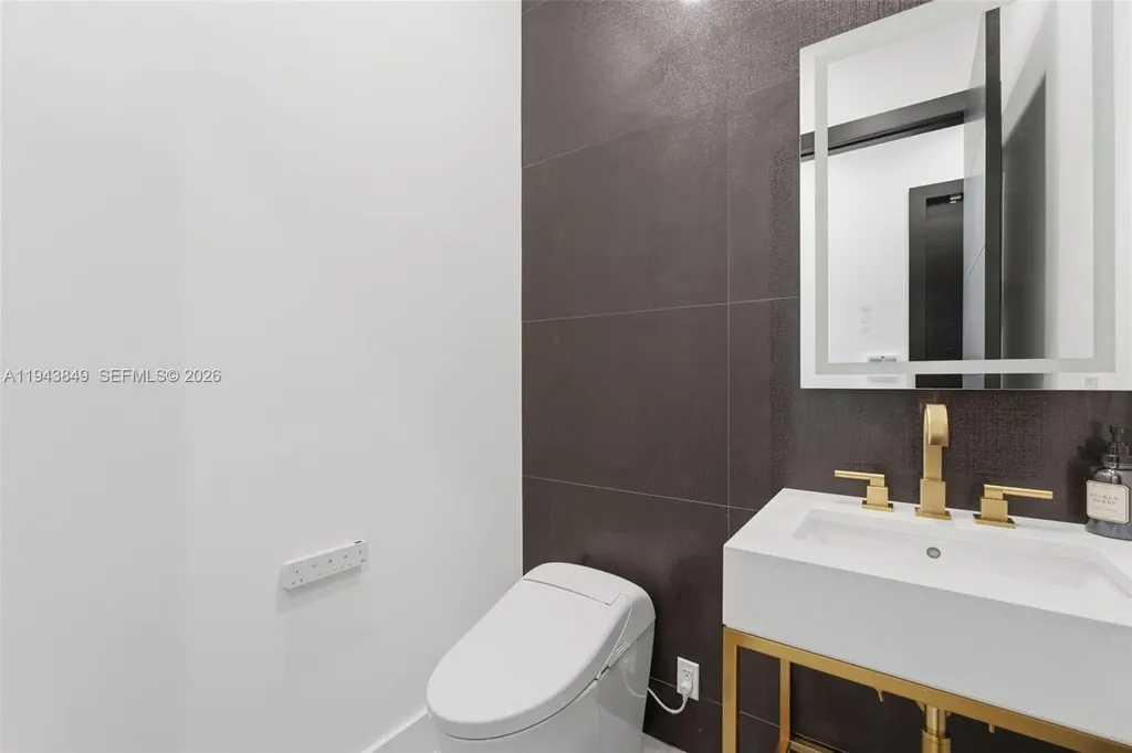 301 NE 27th Drive Fort Lauderdale FL 33334