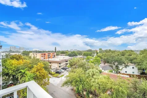 2475 NW 16th St Road Miami FL 33125