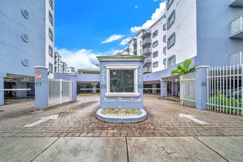 2475 NW 16th St Road Miami FL 33125