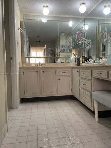 6039 Collins Avenue Miami Beach FL 33140