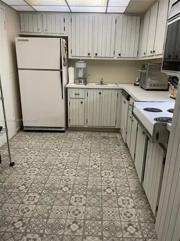 6039 Collins Avenue Miami Beach FL 33140