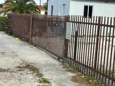 3521 E 4th Avenue Hialeah FL 33013