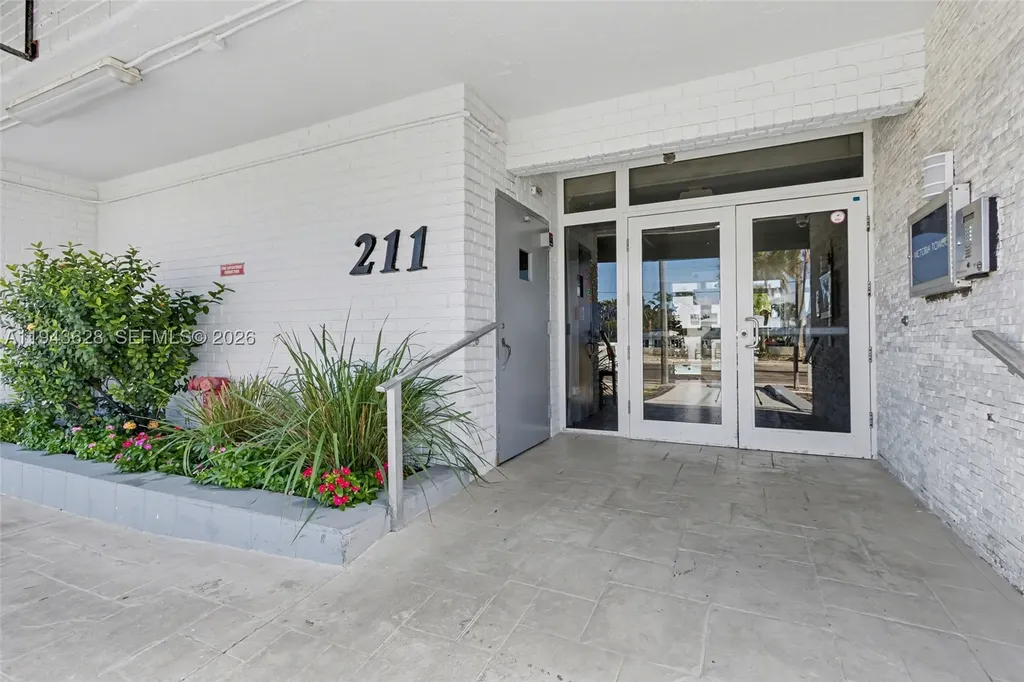 211 S Ocean Drive Hollywood FL 33019