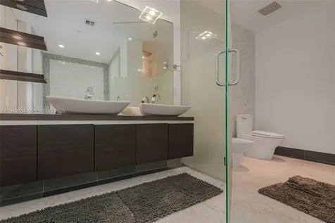 200 Biscayne Boulevard Way Miami FL 33131
