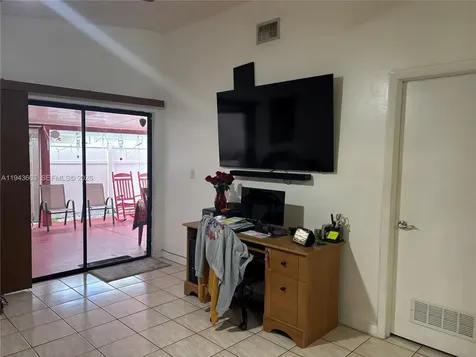 2741 W 74th Street Hialeah FL 33016