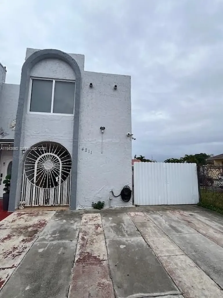 4211 W 10th Lane Hialeah FL 33012