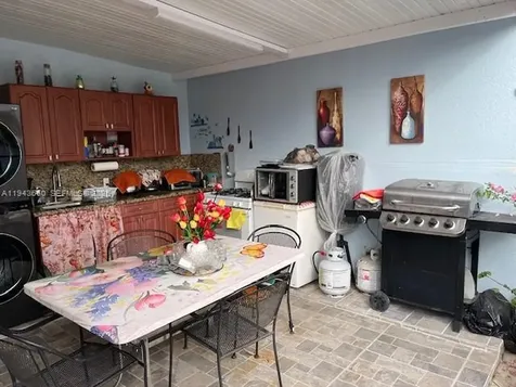 4211 W 10th Lane Hialeah FL 33012