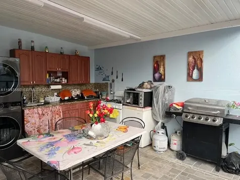 4211 W 10th Lane Hialeah FL 33012