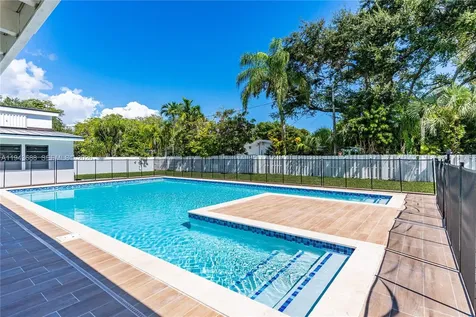 12525 SW 68th Court Pinecrest FL 33156