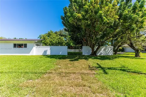 12525 SW 68th Court Pinecrest FL 33156