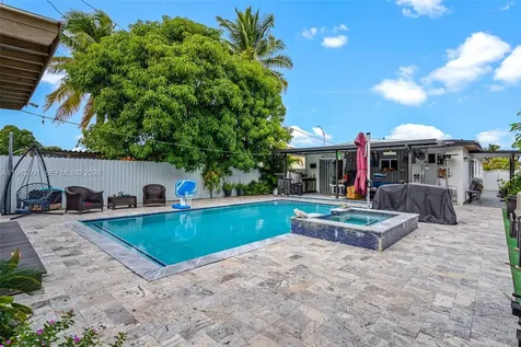 864 E 29th Street Hialeah FL 33013