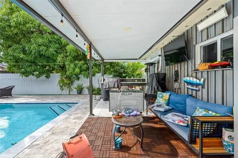 864 E 29th Street Hialeah FL 33013
