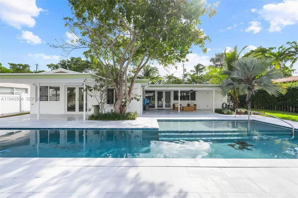 1895 Ixora Road North Miami FL 33181