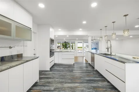 1895 Ixora Road North Miami FL 33181