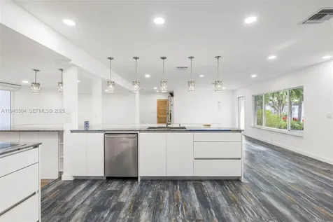 1895 Ixora Road North Miami FL 33181
