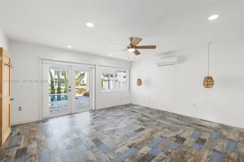 1895 Ixora Road North Miami FL 33181