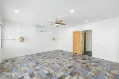 1895 Ixora Road North Miami FL 33181
