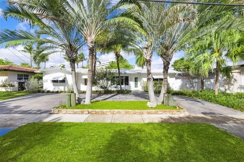 1895 Ixora Road North Miami FL 33181