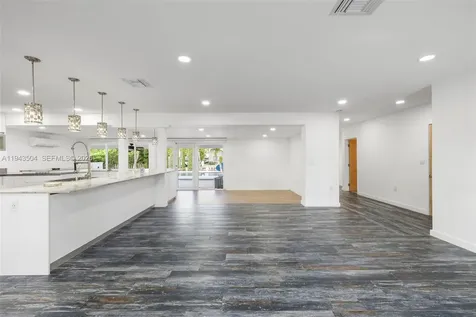 1895 Ixora Road North Miami FL 33181