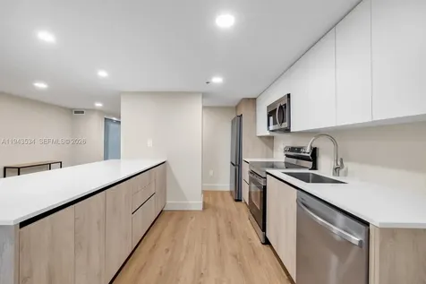 5445 Collins Avenue Miami Beach FL 33140