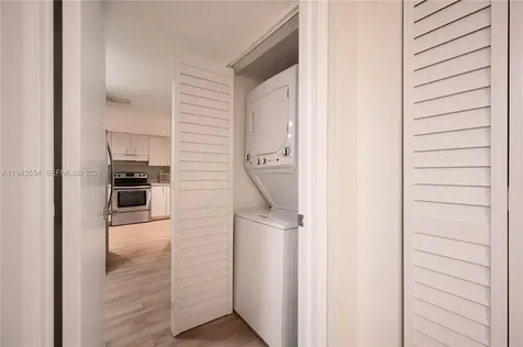 1 Alhambra Circle Coral Gables FL 33134