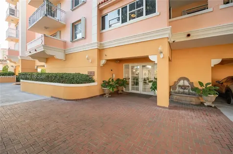 1 Alhambra Circle Coral Gables FL 33134