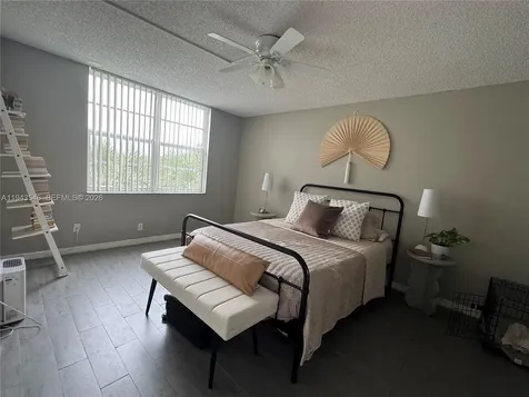 9450 Poinciana Place Davie FL 33324