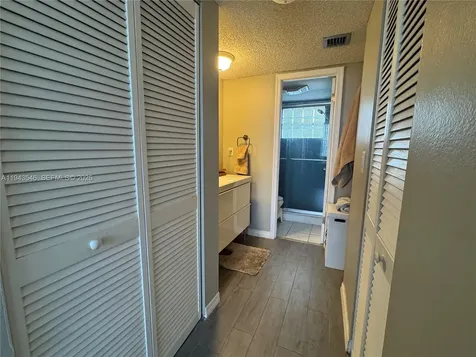9450 Poinciana Place Davie FL 33324