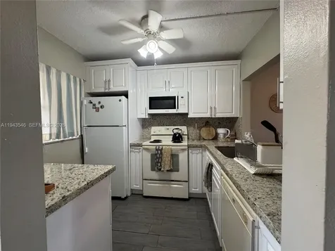 9450 Poinciana Place Davie FL 33324