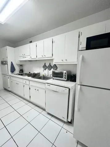 100 Lincoln Road Miami Beach FL 33139