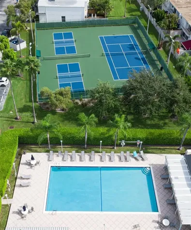 808 NE 27th Avenue Hallandale Beach FL 33009