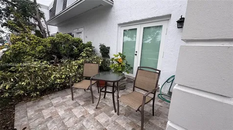 808 NE 27th Avenue Hallandale Beach FL 33009