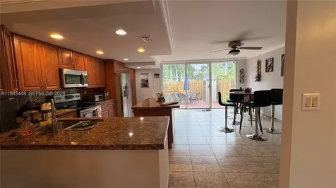 808 NE 27th Avenue Hallandale Beach FL 33009