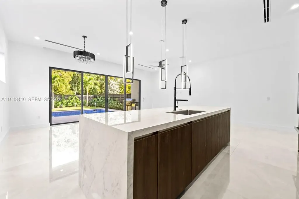 1122 NE 10th Avenue Fort Lauderdale FL 33304