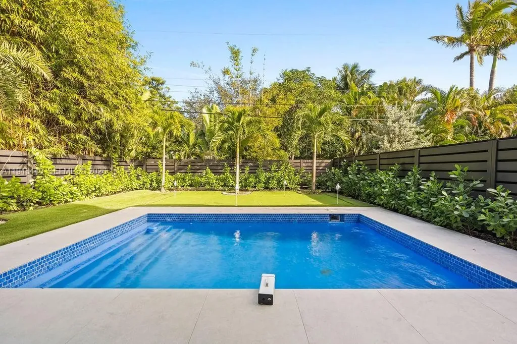 1122 NE 10th Avenue Fort Lauderdale FL 33304