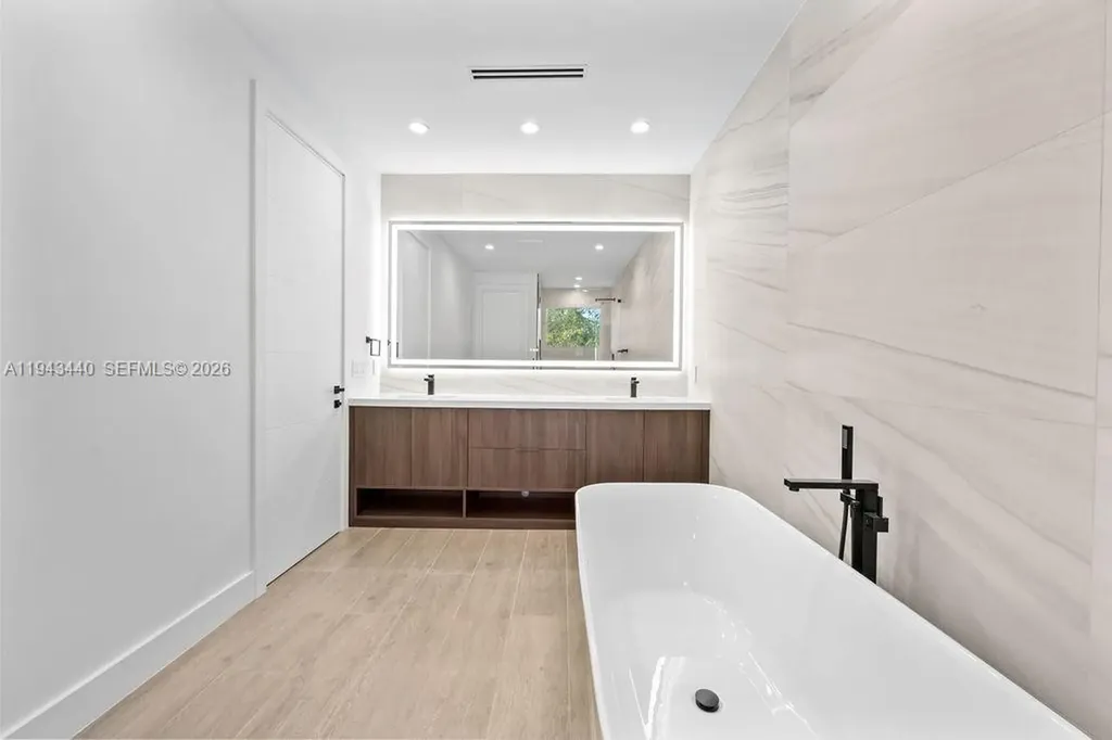 1122 NE 10th Avenue Fort Lauderdale FL 33304