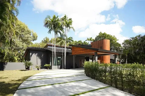 7765 SW 57th Terrace Miami FL 33143