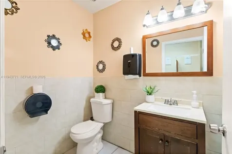 2025 N Dixie Highway Pompano Beach FL 33060