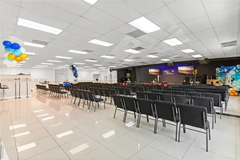 2025 N Dixie Highway Pompano Beach FL 33060
