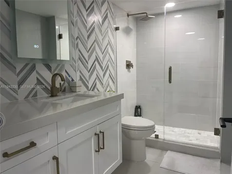 2555 Collins Avenue Miami Beach FL 33140