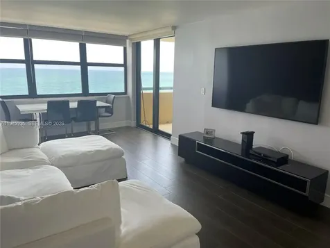 2555 Collins Avenue Miami Beach FL 33140