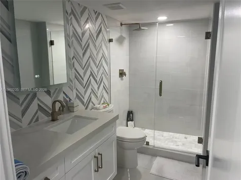 2555 Collins Avenue Miami Beach FL 33140
