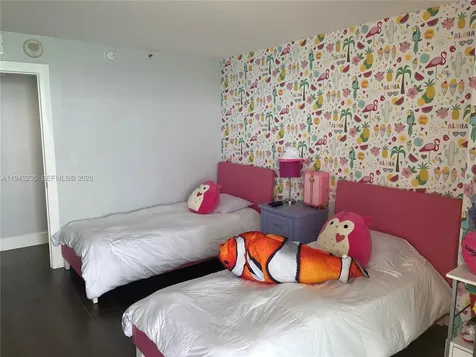 2555 Collins Avenue Miami Beach FL 33140