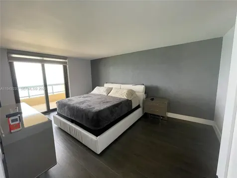 2555 Collins Avenue Miami Beach FL 33140
