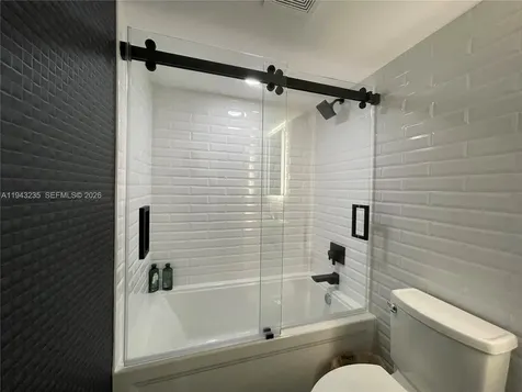 2555 Collins Avenue Miami Beach FL 33140