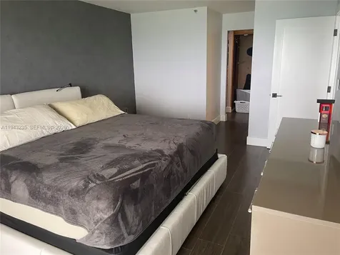 2555 Collins Avenue Miami Beach FL 33140